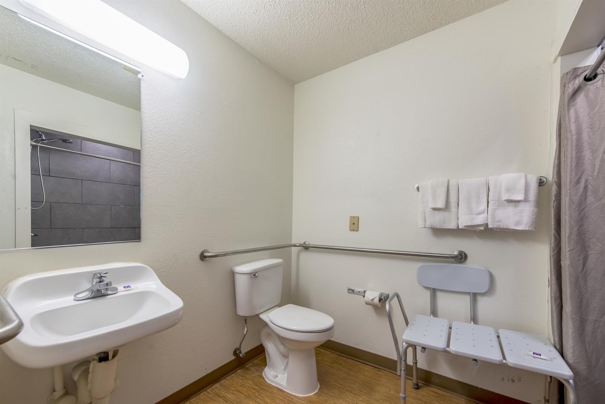 Motel 6 Indianapolis Carmel Екстериор снимка