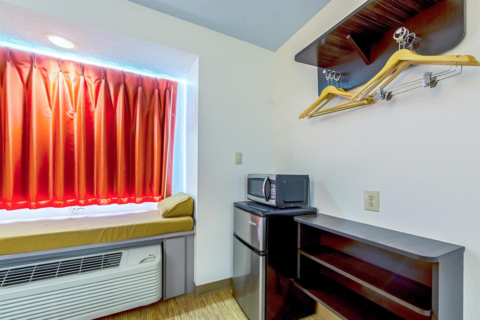 Motel 6 Indianapolis Carmel Екстериор снимка