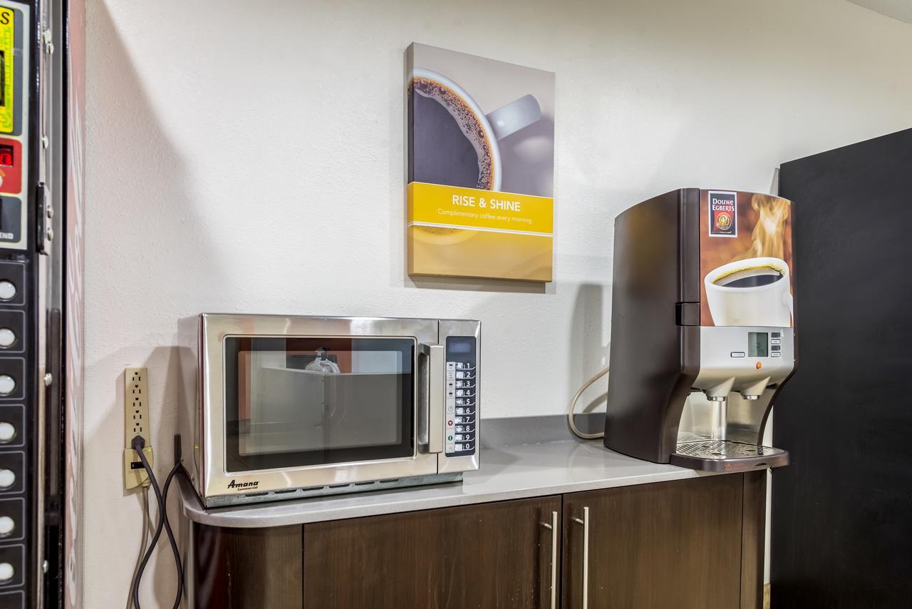 Motel 6 Indianapolis Carmel Екстериор снимка