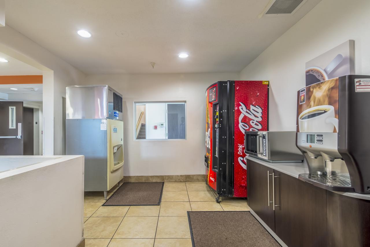 Motel 6 Indianapolis Carmel Екстериор снимка