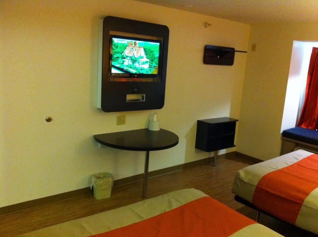 Motel 6 Indianapolis Carmel Екстериор снимка